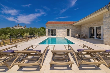 Three-Bedroom Villa with Private Pool in Pinezići, Krk