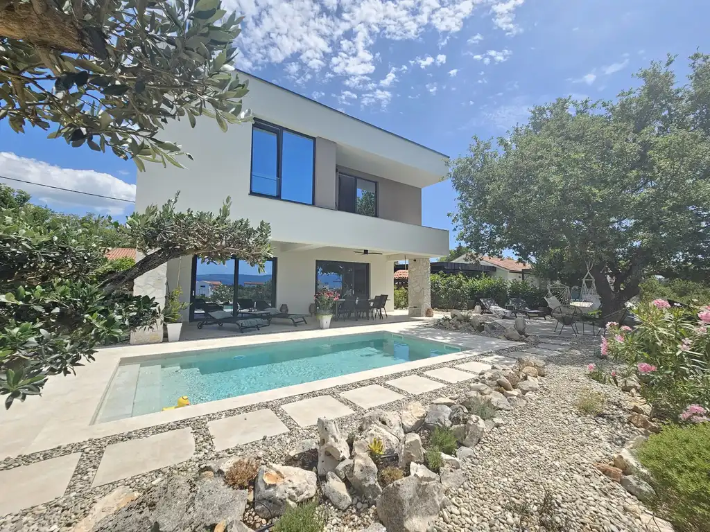 Holiday House in Linardici with Private Pool