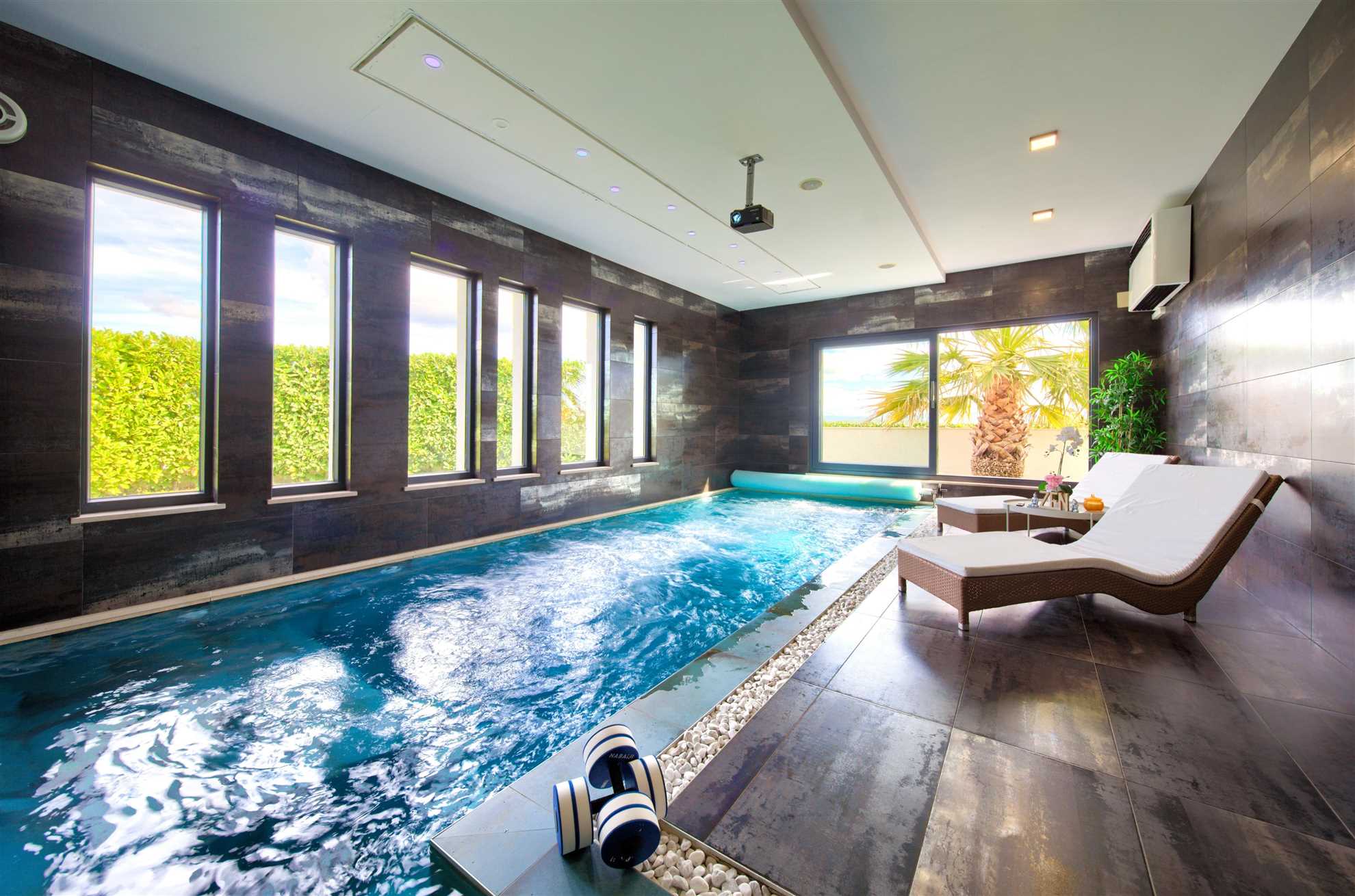 Villa LUMINOSA mit Außen- und Innenpool und Sauna