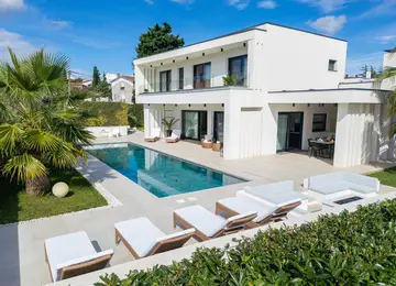 Villa in Vrh with Indoor/Outdoor Pool & Sauna