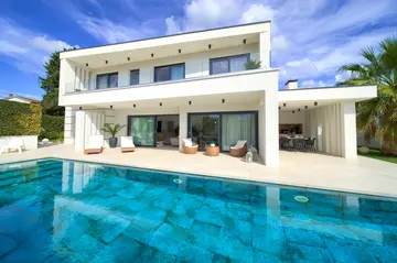Villa in Vrh with Indoor/Outdoor Pool & Sauna
