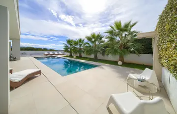 Villa in Vrh with Indoor/Outdoor Pool & Sauna