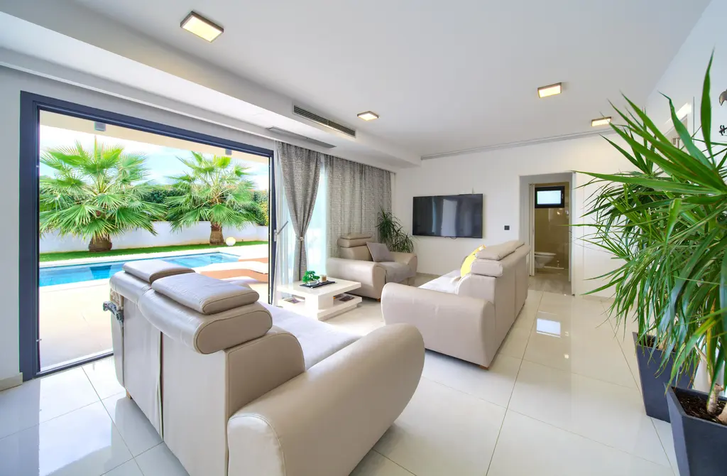 Villa in Vrh with Indoor/Outdoor Pool & Sauna