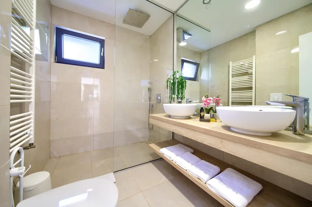 Villa in Vrh with Indoor/Outdoor Pool & Sauna