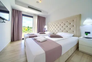 Villa in Vrh with Indoor/Outdoor Pool & Sauna