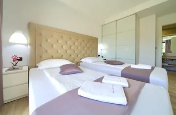 Villa in Vrh with Indoor/Outdoor Pool & Sauna