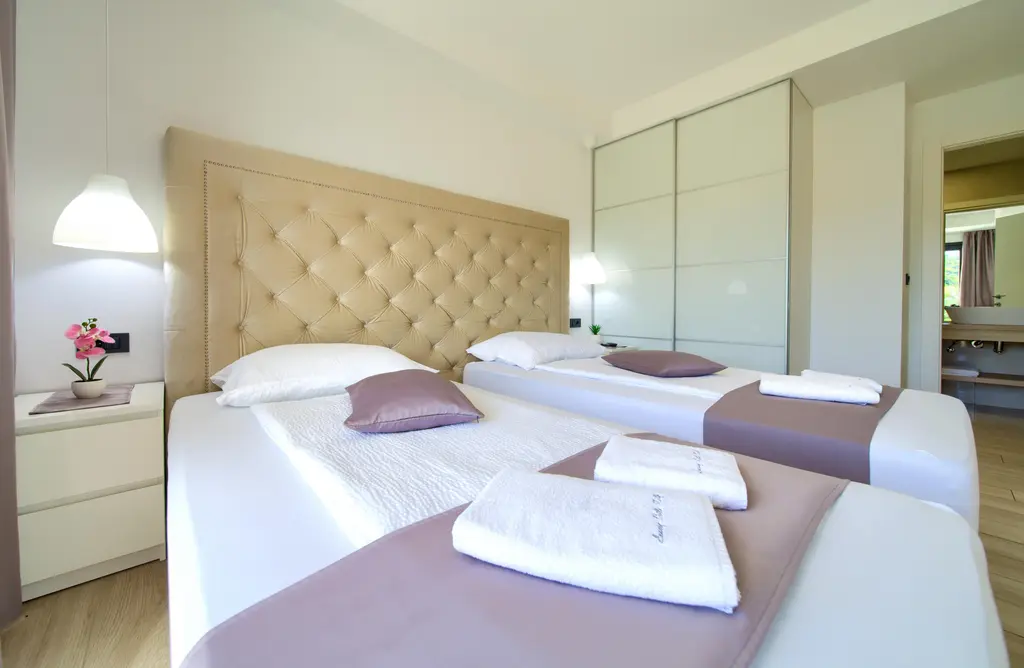 Villa in Vrh with Indoor/Outdoor Pool & Sauna