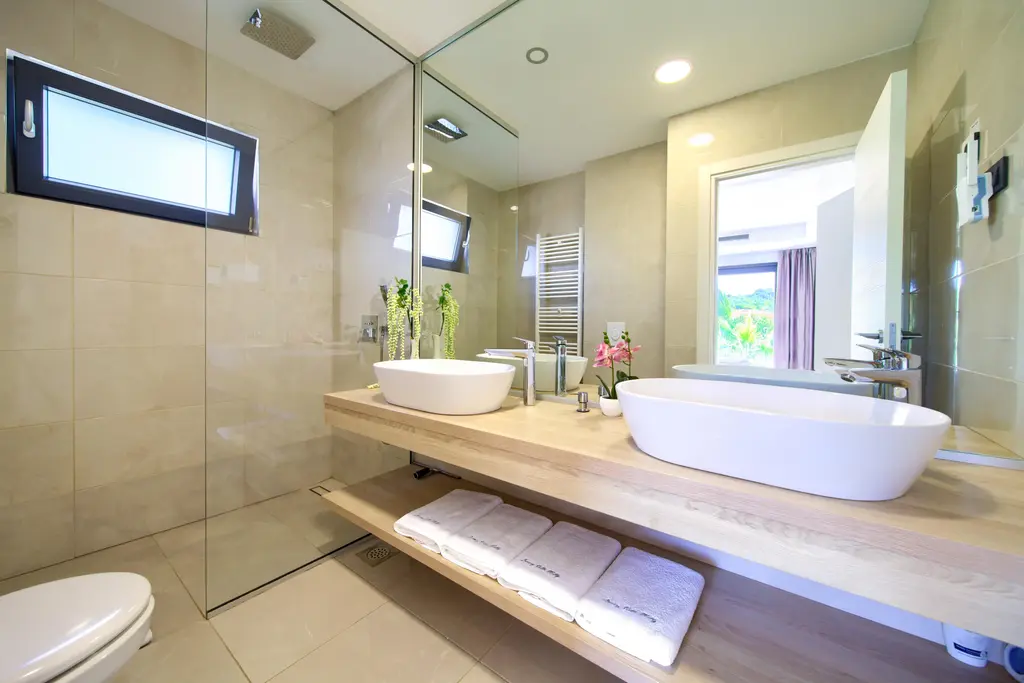 Villa in Vrh with Indoor/Outdoor Pool & Sauna