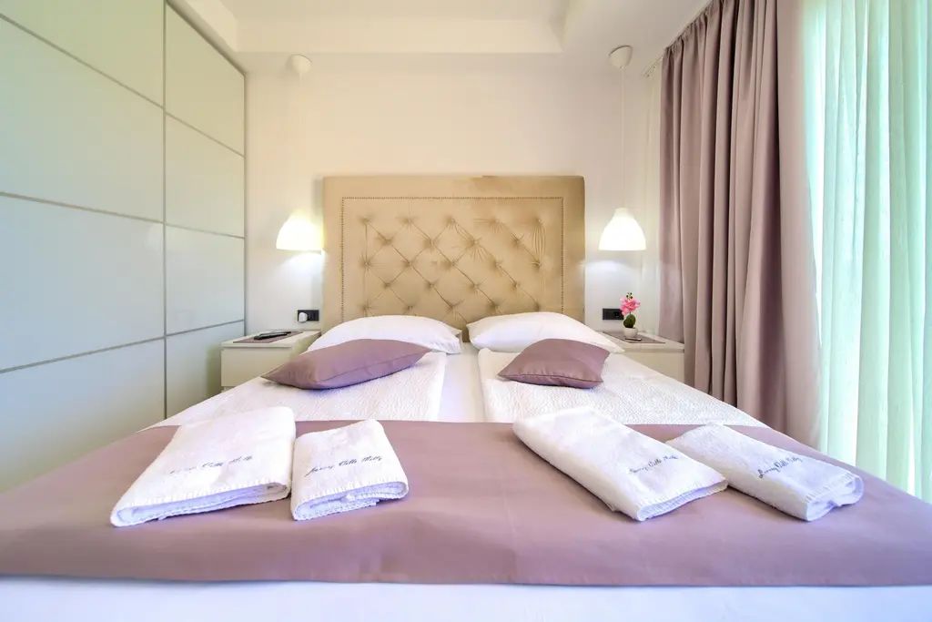 Villa in Vrh with Indoor/Outdoor Pool & Sauna