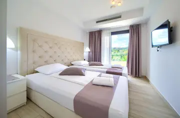 Villa in Vrh with Indoor/Outdoor Pool & Sauna