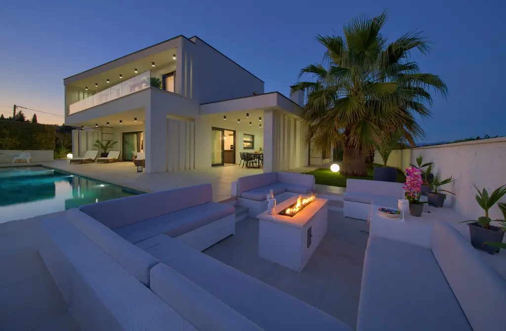 Villa in Vrh with Indoor/Outdoor Pool & Sauna