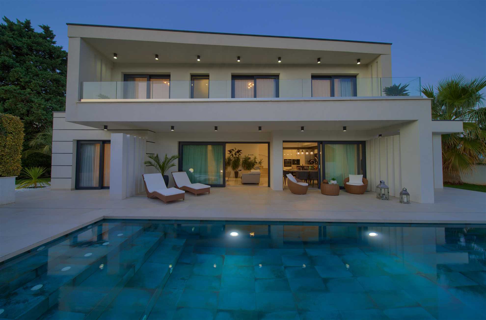 Villa LUMINOSA mit Außen- und Innenpool und Sauna