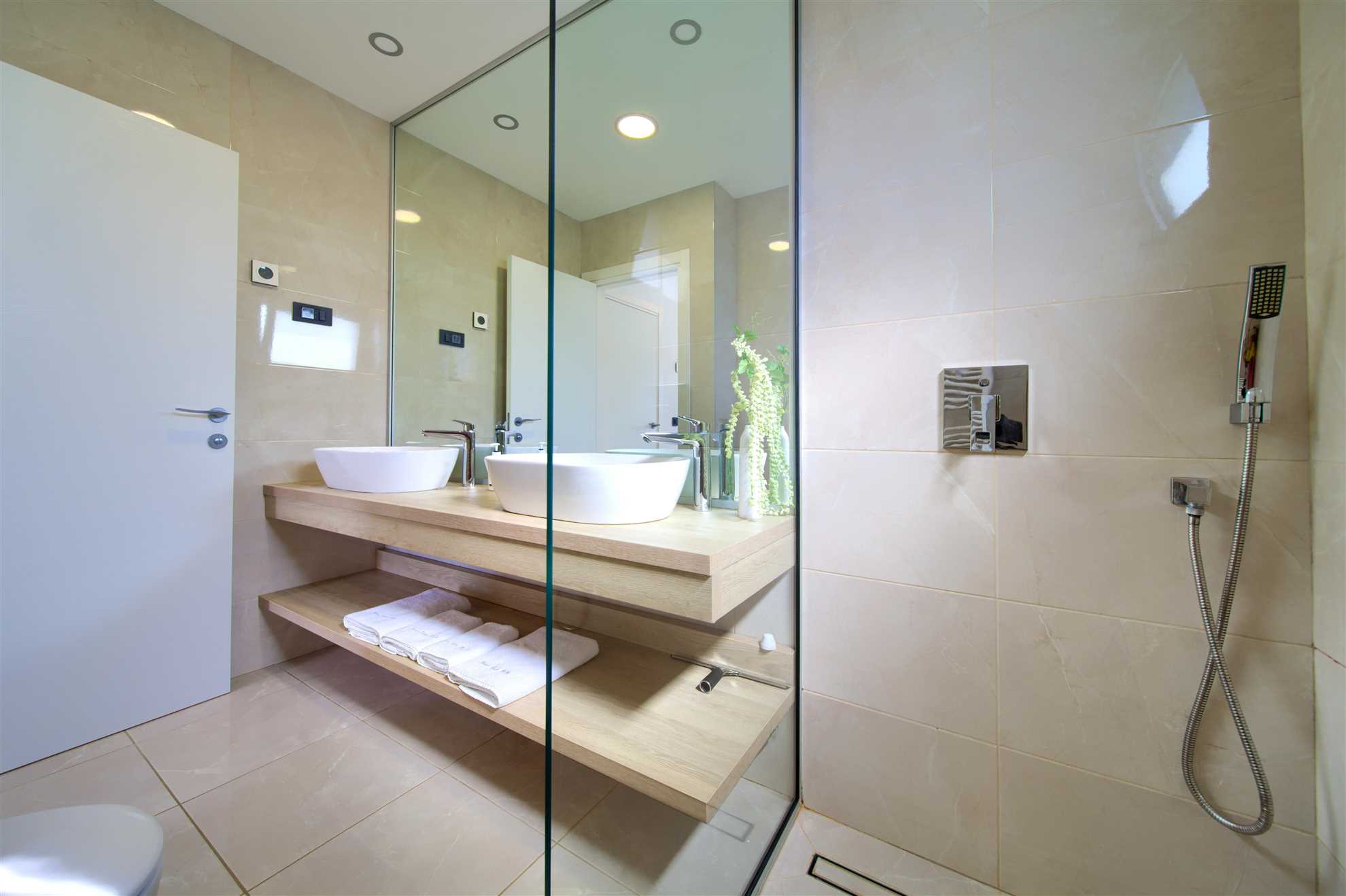 Villa LUMINOSA mit Außen- und Innenpool und Sauna