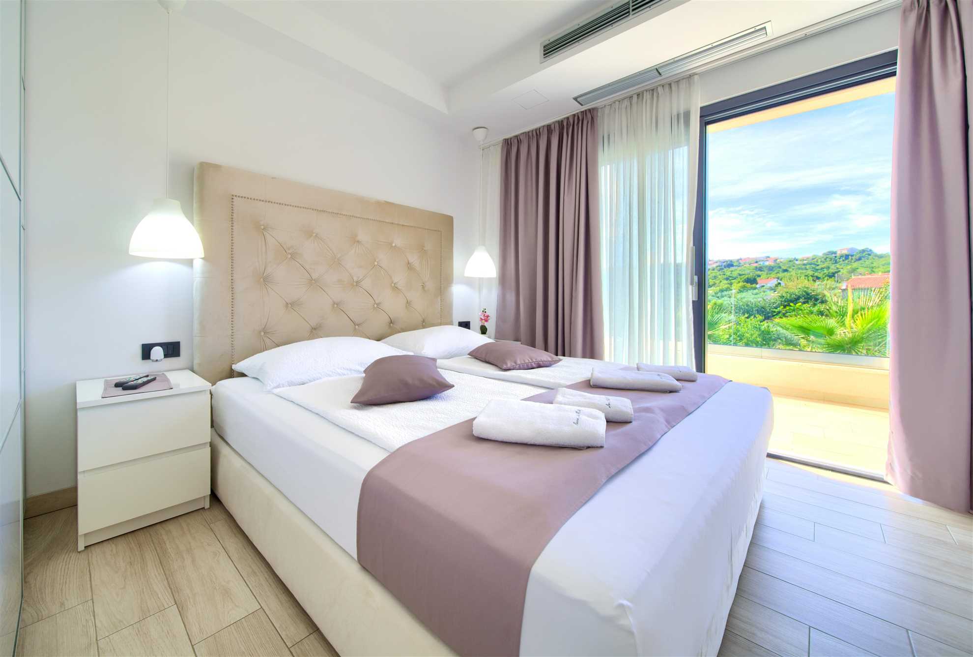 Villa LUMINOSA mit Außen- und Innenpool und Sauna