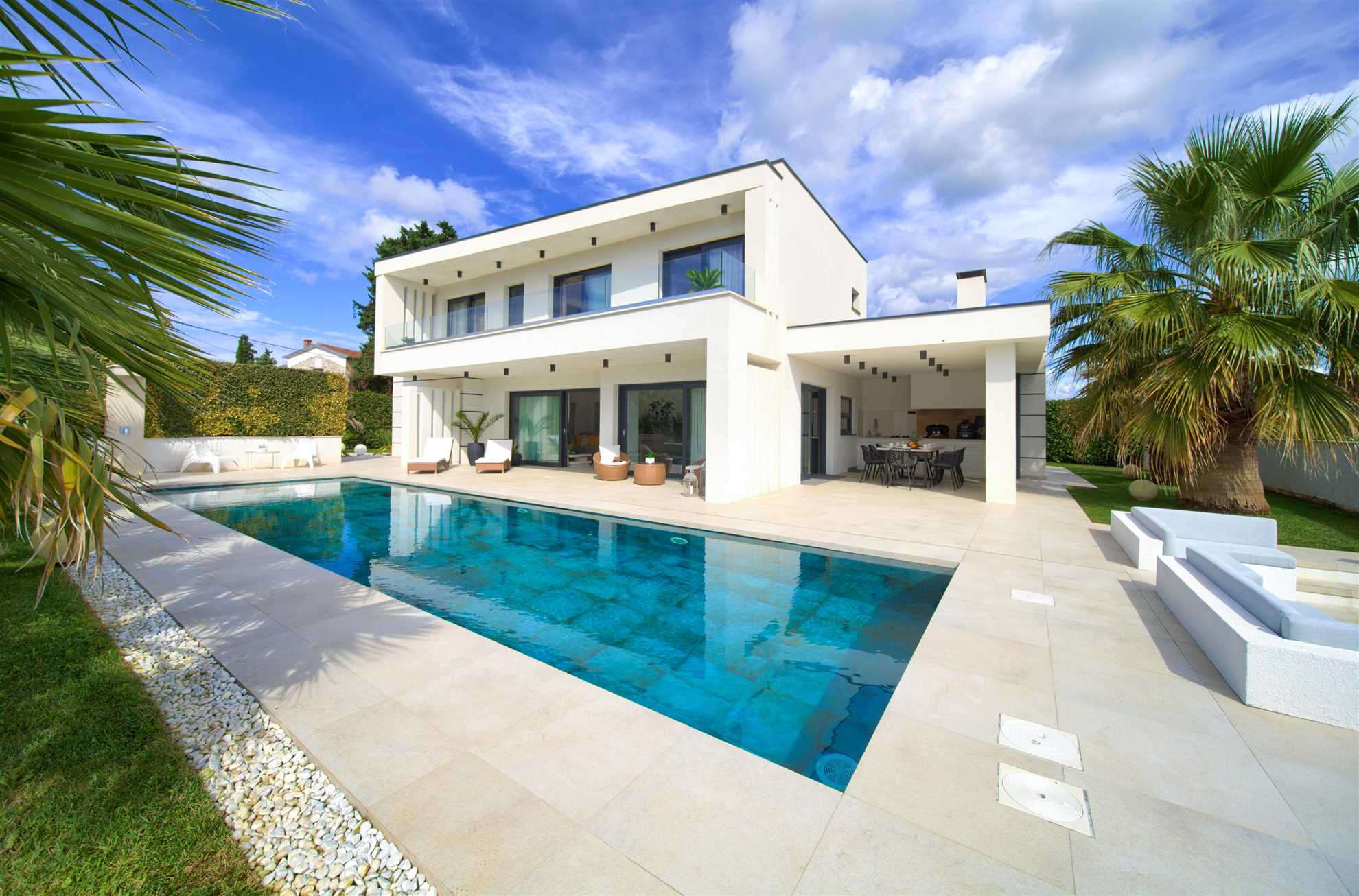 Villa LUMINOSA mit Außen- und Innenpool und Sauna