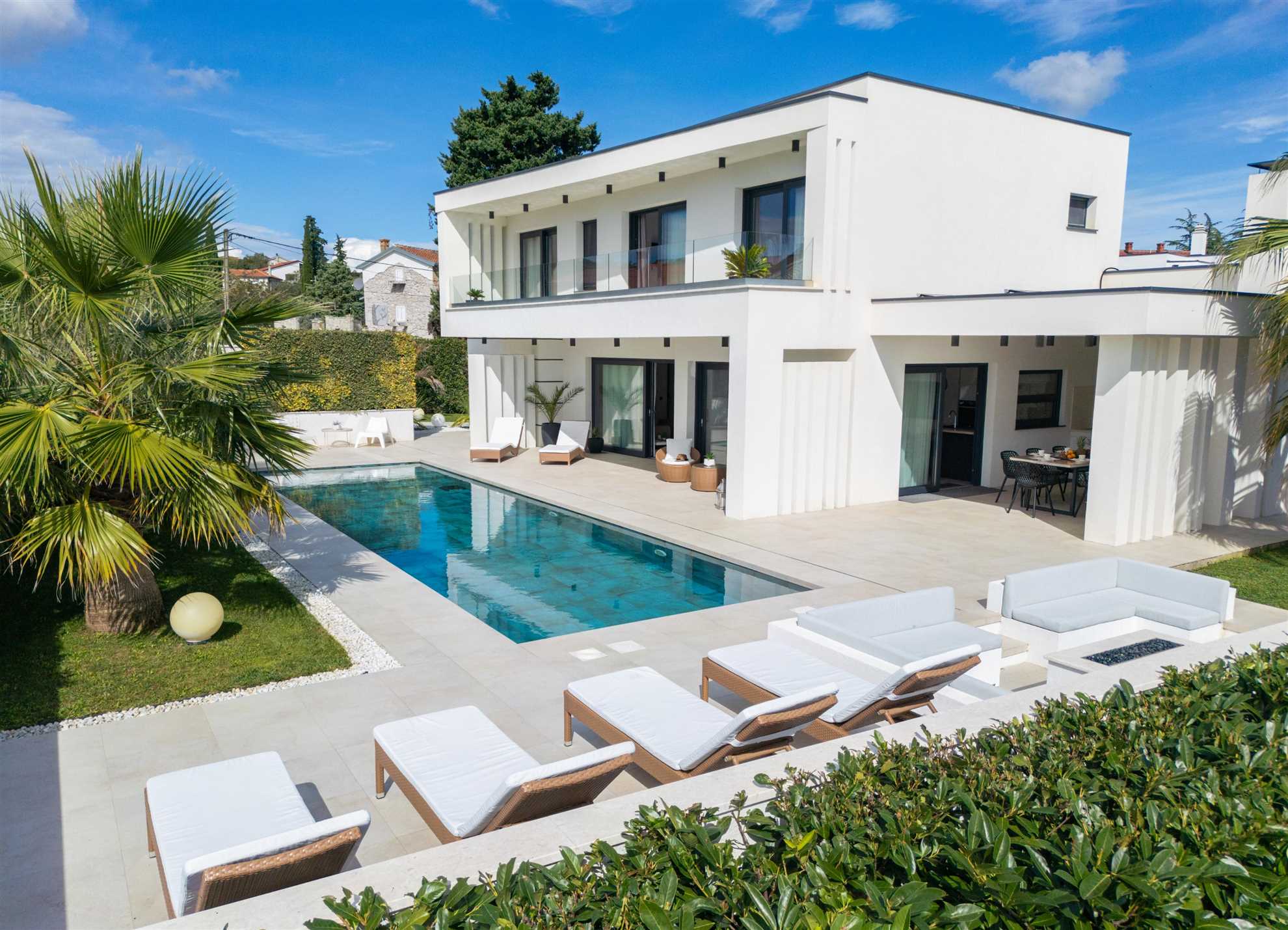 Villa LUMINOSA mit Außen- und Innenpool und Sauna