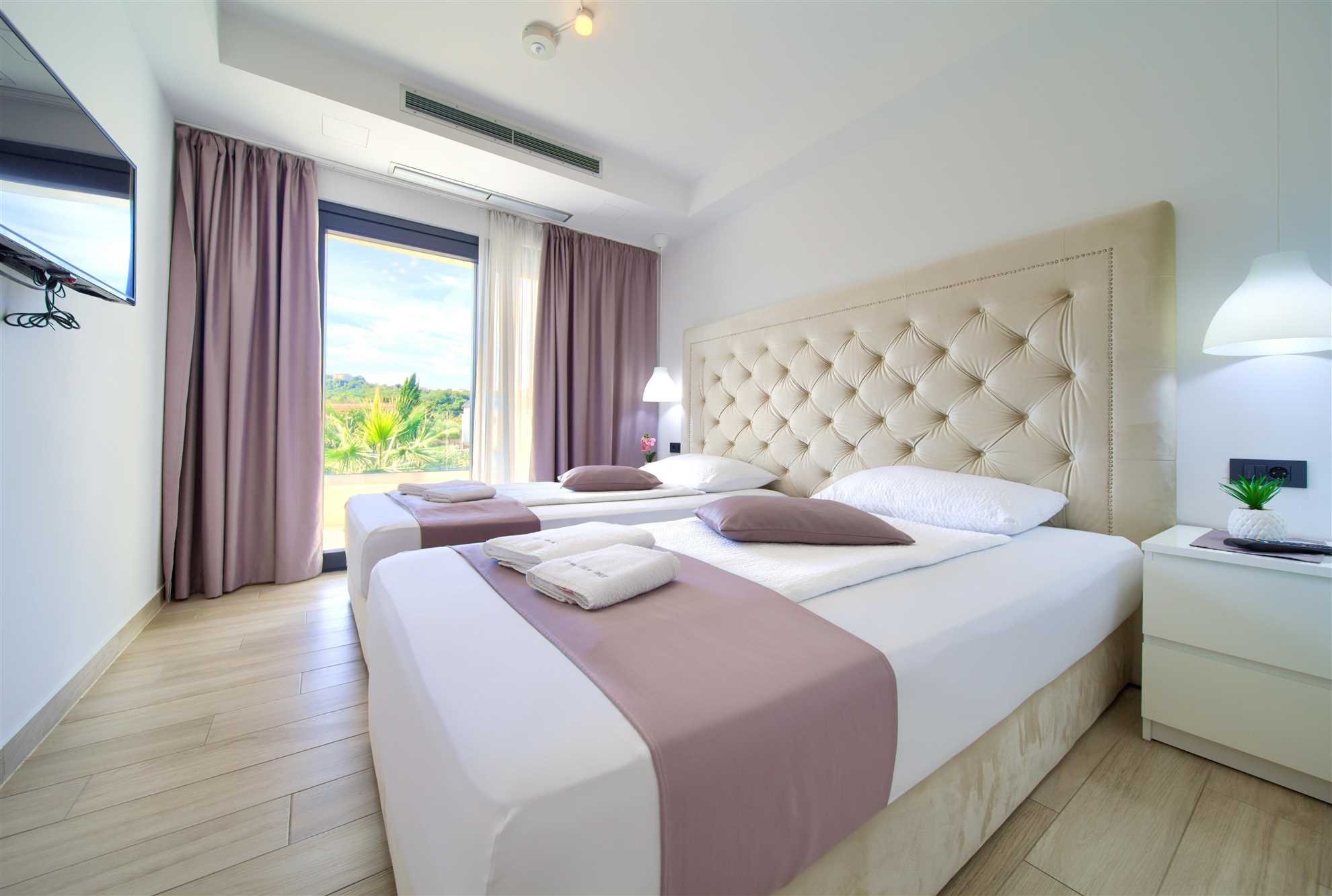 Villa LUMINOSA mit Außen- und Innenpool und Sauna