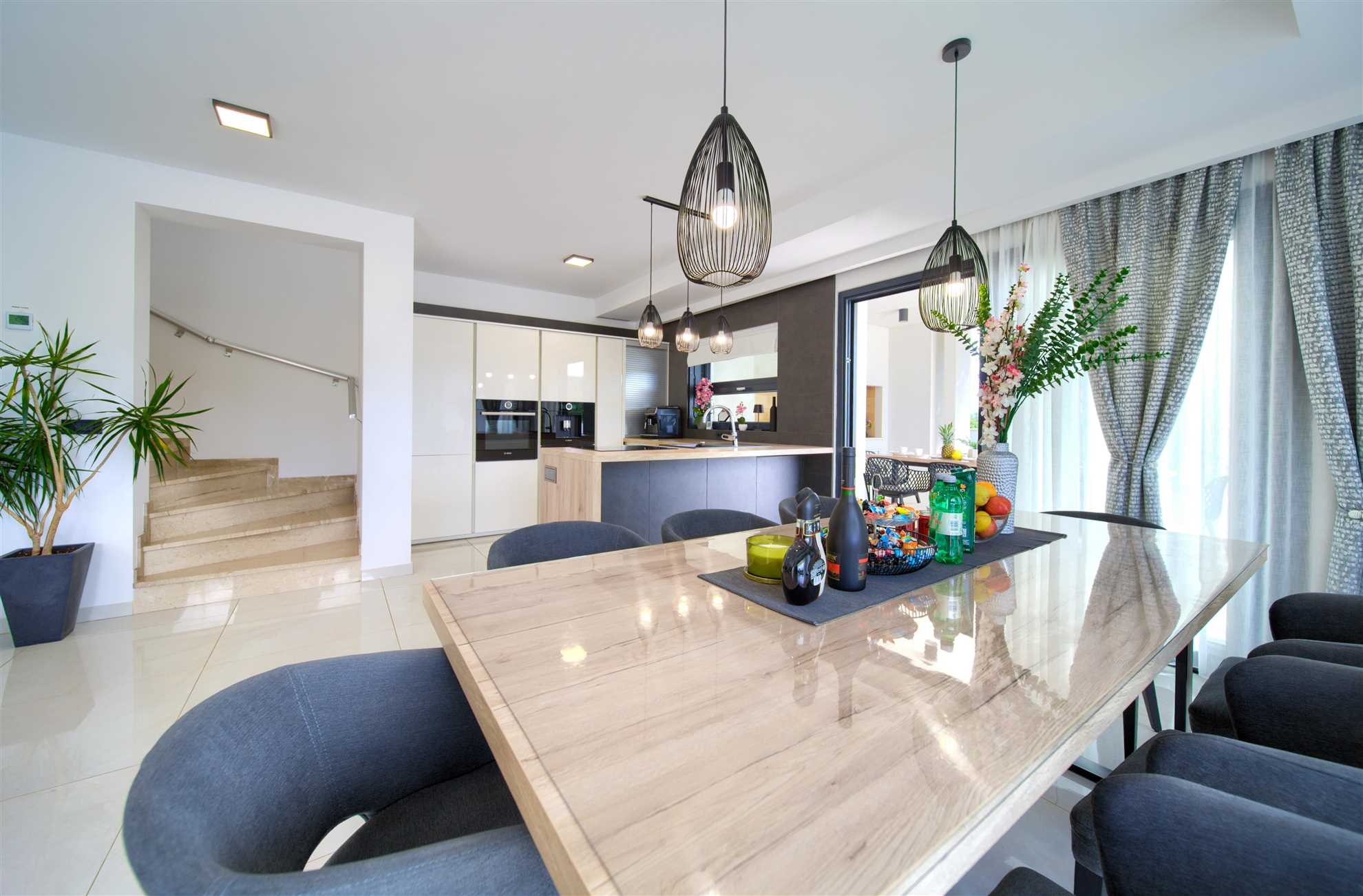 Villa LUMINOSA mit Außen- und Innenpool und Sauna