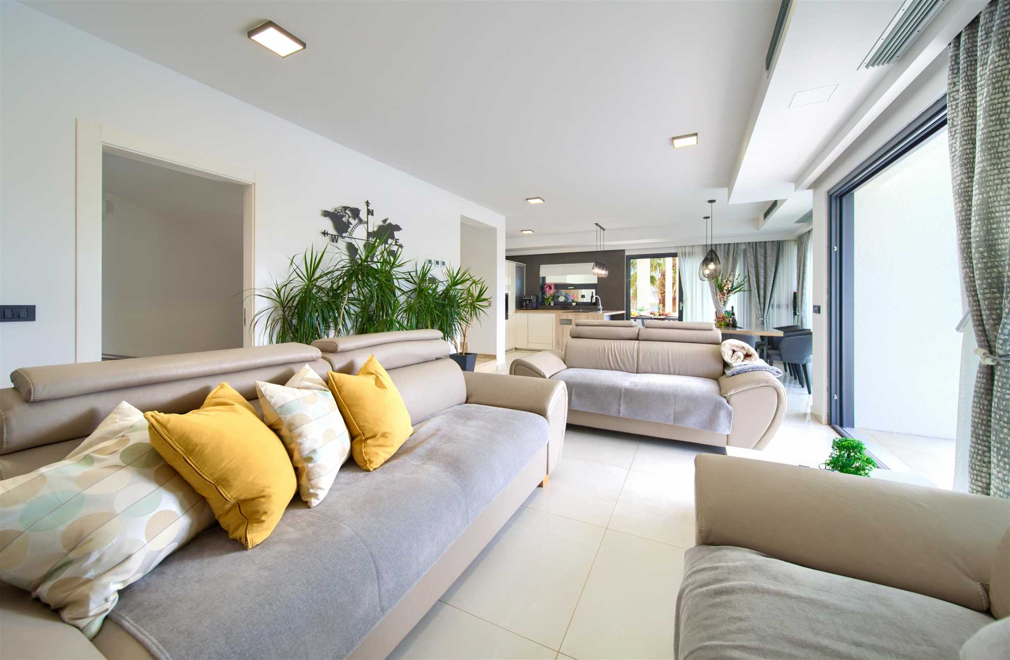 Villa LUMINOSA mit Außen- und Innenpool und Sauna