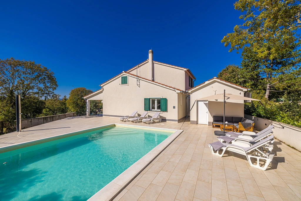 Holiday House in Kras with Private Pool