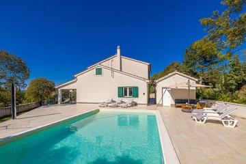 Holiday House in Kras with Private Pool