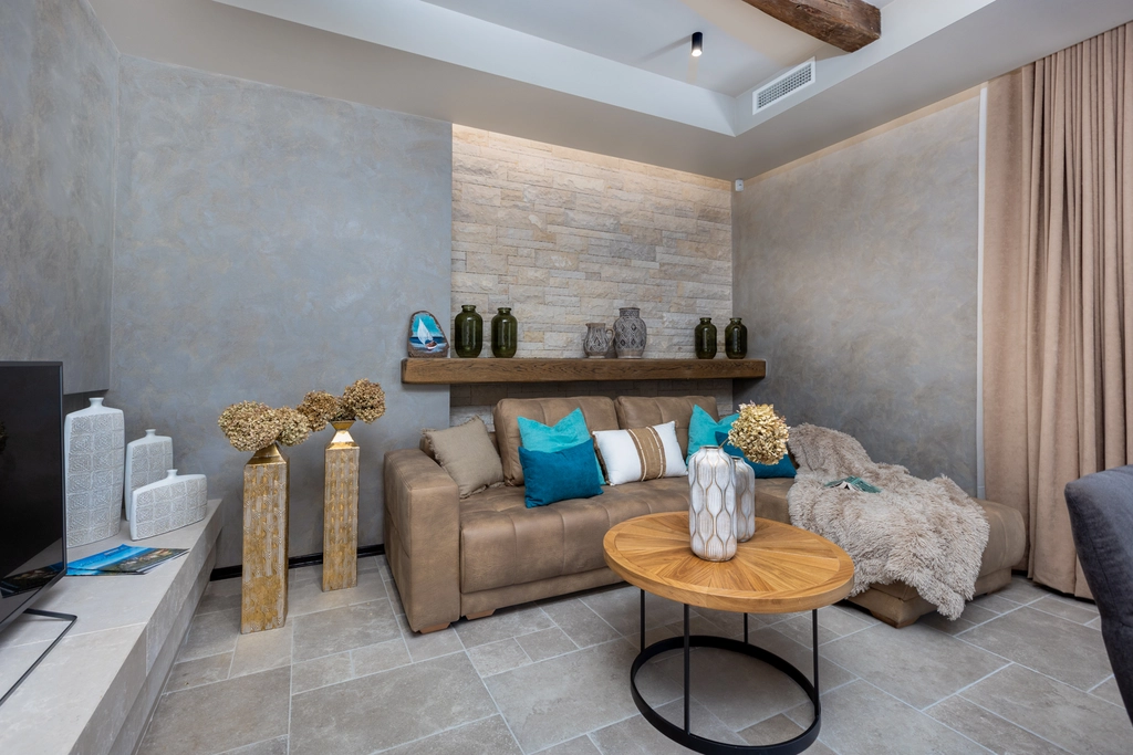 4-Bedroom Villa with Pool, Jacuzzi & Sauna in Žestilac
