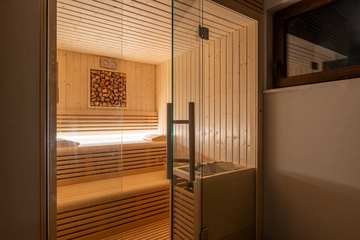 4-Bedroom Villa with Pool, Jacuzzi & Sauna in Žestilac