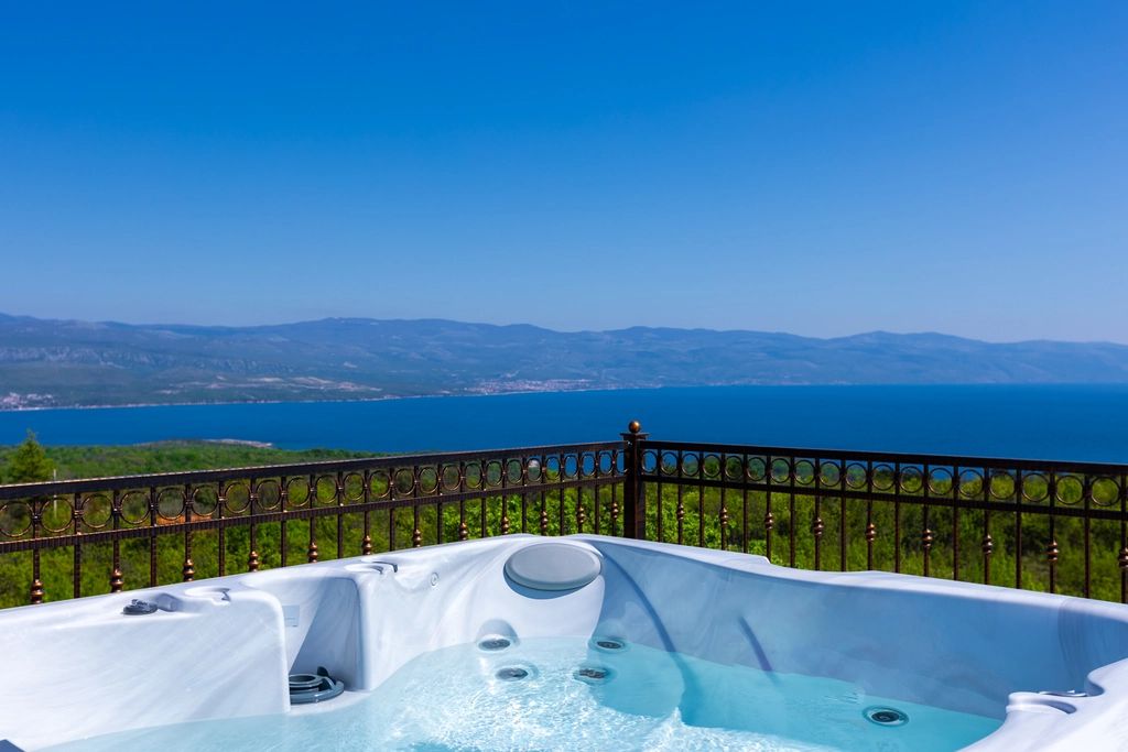 4-Bedroom Villa with Pool, Jacuzzi & Sauna in Žestilac