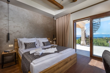 4-Bedroom Villa with Pool, Jacuzzi & Sauna in Žestilac