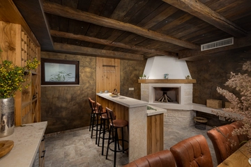 4-Bedroom Villa with Pool, Jacuzzi & Sauna in Žestilac