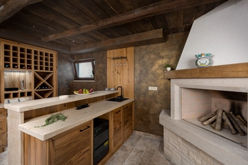 4-Bedroom Villa with Pool, Jacuzzi & Sauna in Žestilac