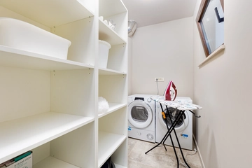 4-Bedroom Villa with Pool, Jacuzzi & Sauna in Žestilac