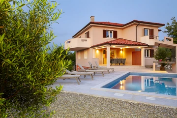 Apartment in Hlapa with Private Pool & 3 Bedrooms