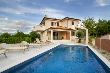 Apartment in Hlapa with Private Pool & 3 Bedrooms