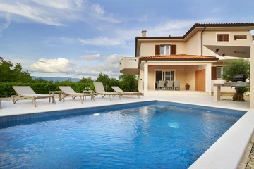 Apartment in Hlapa with Private Pool & 3 Bedrooms