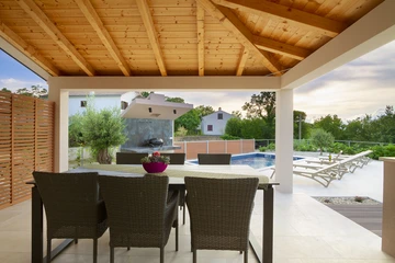 Apartment in Hlapa with Private Pool & 3 Bedrooms