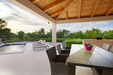 Apartment in Hlapa with Private Pool & 3 Bedrooms