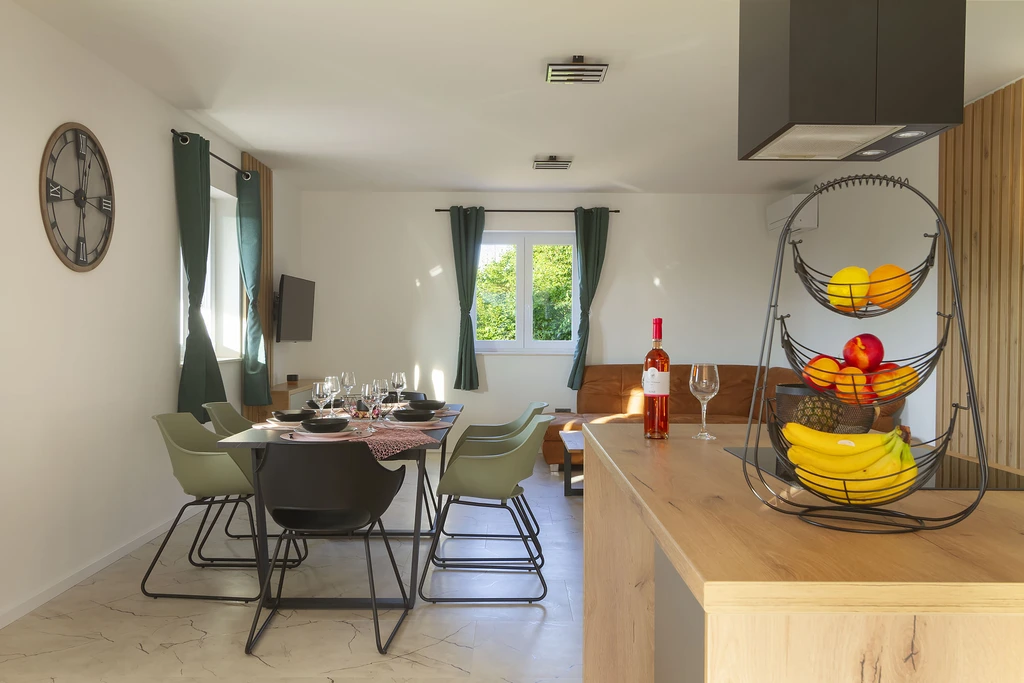 Apartment in Hlapa with Private Pool & 3 Bedrooms