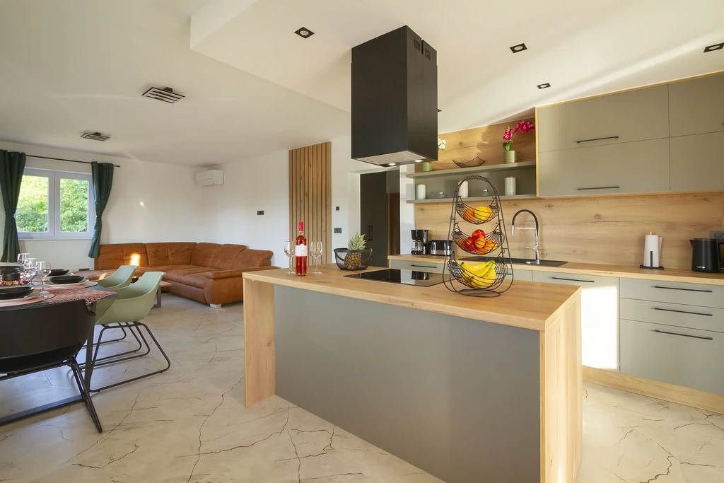 Apartment in Hlapa with Private Pool & 3 Bedrooms