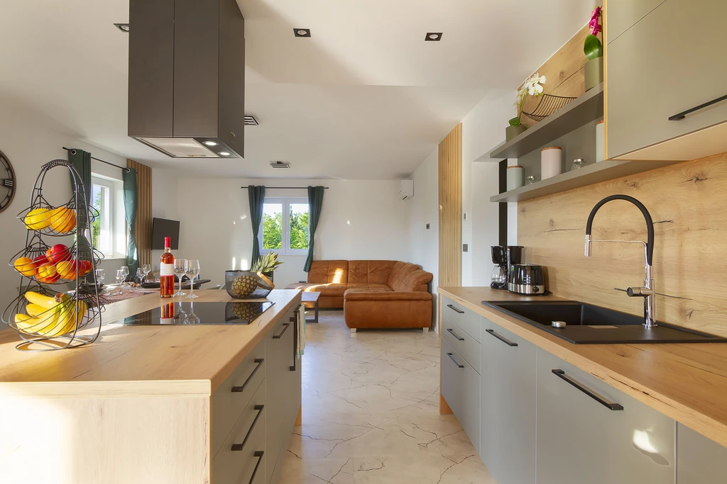 Apartment in Hlapa with Private Pool & 3 Bedrooms