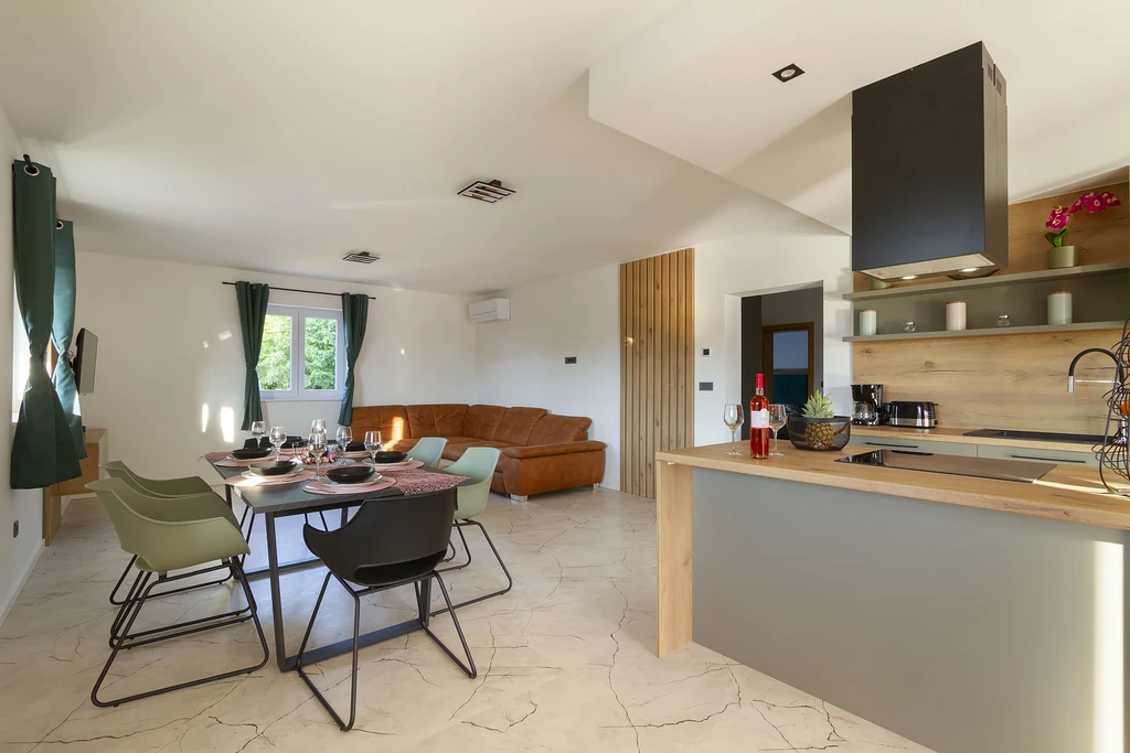 Apartment in Hlapa with Private Pool & 3 Bedrooms