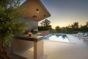 Apartment in Hlapa with Private Pool & 3 Bedrooms