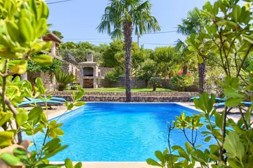 4-Bedroom Holiday House with Private Pool in Hlapa