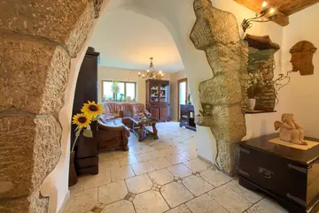 4-Bedroom Holiday House with Private Pool in Hlapa