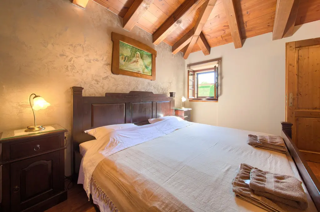 4-Bedroom Holiday House with Private Pool in Hlapa