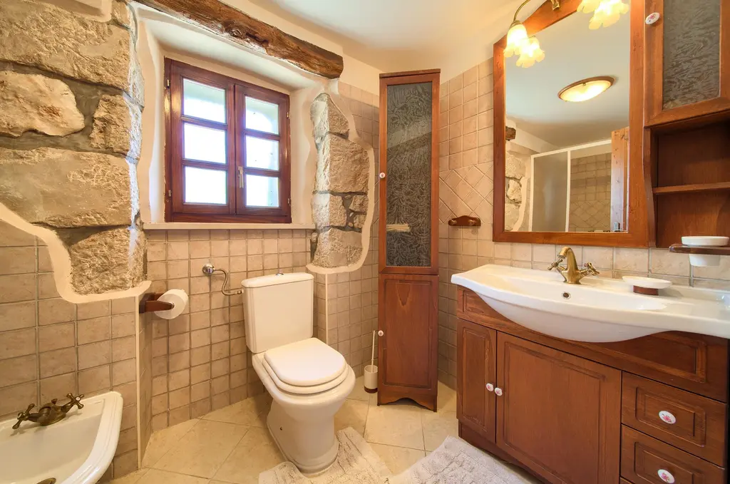 4-Bedroom Holiday House with Private Pool in Hlapa