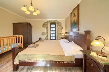 4-Bedroom Holiday House with Private Pool in Hlapa