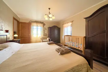 4-Bedroom Holiday House with Private Pool in Hlapa