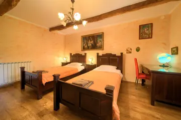 4-Bedroom Holiday House with Private Pool in Hlapa