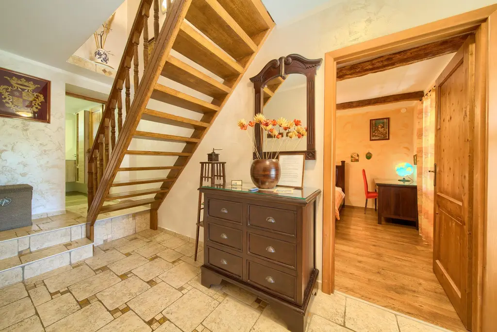 4-Bedroom Holiday House with Private Pool in Hlapa